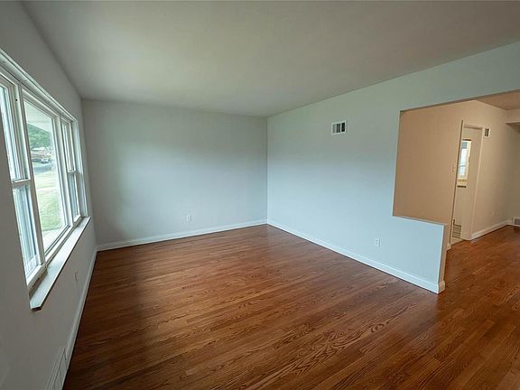 2nd image of 301 Southampton Dr