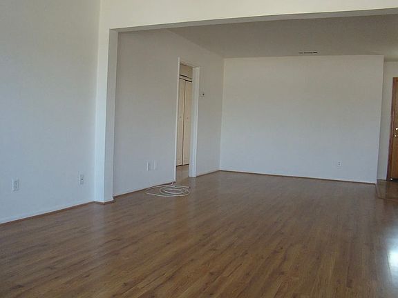 4th image of 5439 N Barranca Ave