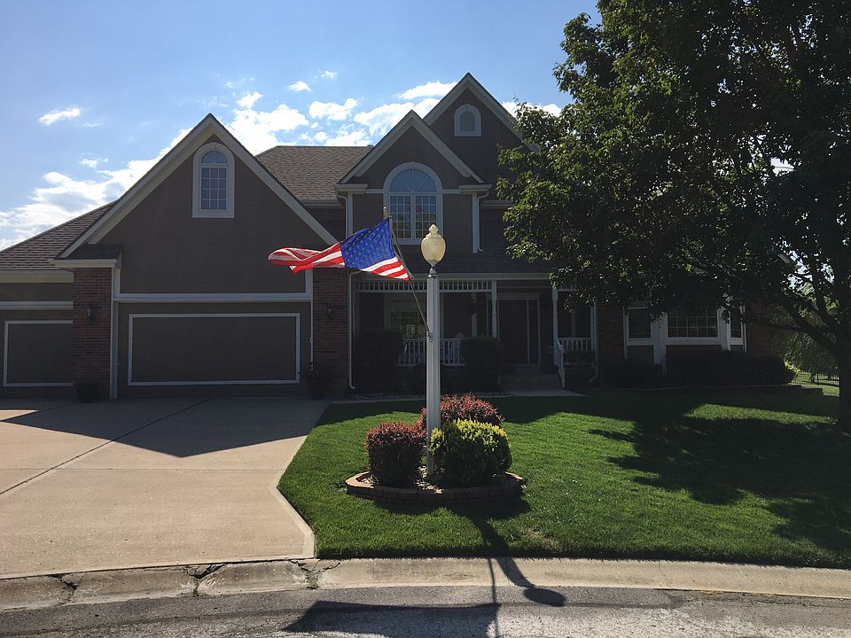 1st image of 2200 NE Glen Ct