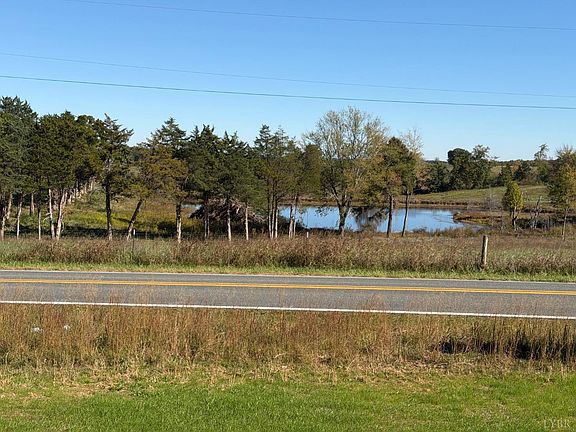 3rd image of 3683 Spring Mill Rd