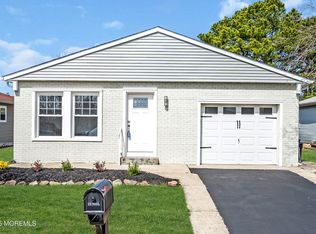 56 Woodstock Dr, Toms River, NJ 08757