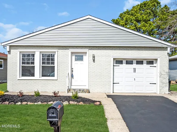 56 Woodstock Drive, Toms River, NJ 08757