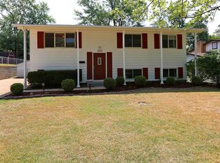5252 Ville Angela Ln, Hazelwood, MO 63042