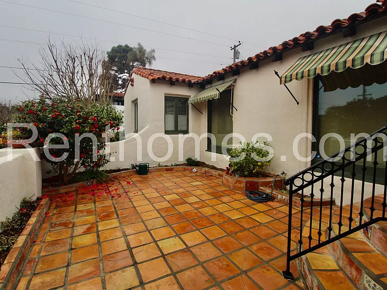 2244 Plum St — Photo 5