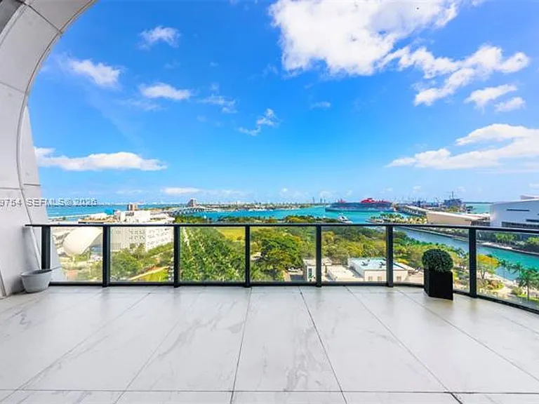 1000 Biscayne Blvd #Penthouse 1201 — Photo 3