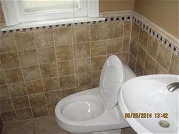 3rd image of 17121 Longfellow Ave