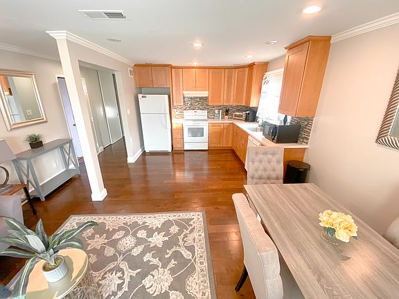 3rd image of 8 Linden Ave APT 4