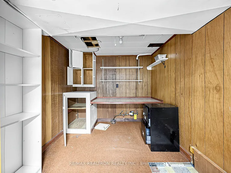 310 East Ave E — Photo 19
