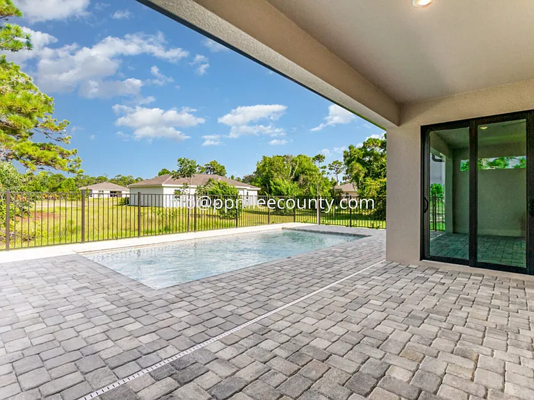 4157 NW 39th Ave — Photo 14