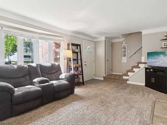 4th image of 1438 Henning Dr