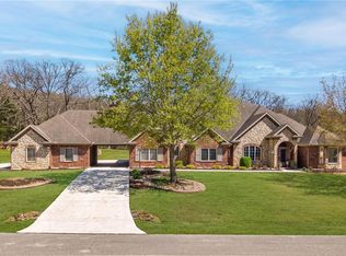 730 Winding Spring Dr, Fayetteville, AR 72703