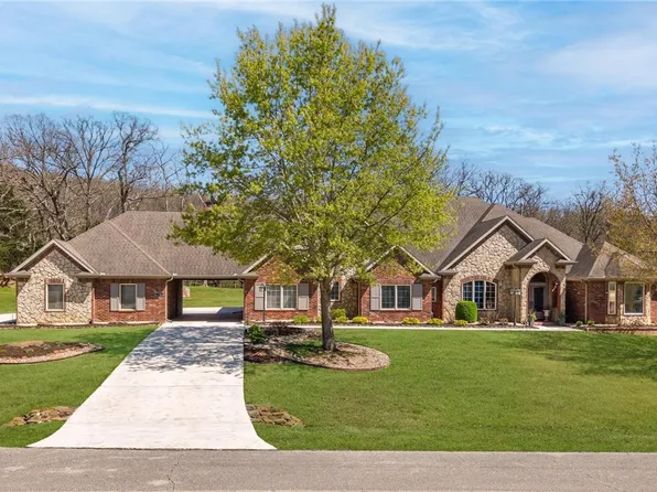 730 Winding Spring Dr, Fayetteville, AR 72703