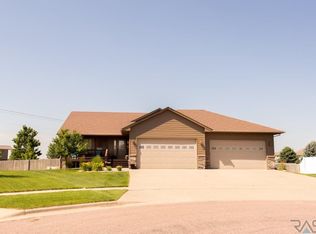 7625 S Courtyard Cir, Sioux Falls, SD 57108