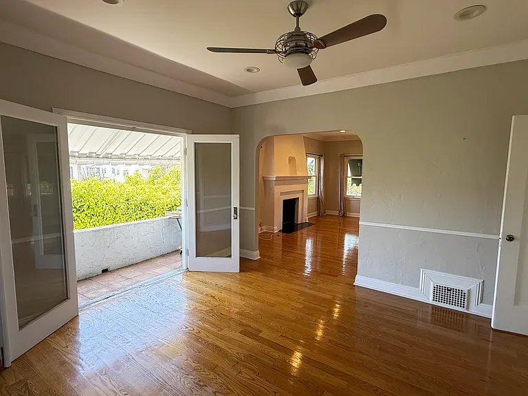 8001 1/2 Blackburn Ave — Photo 40