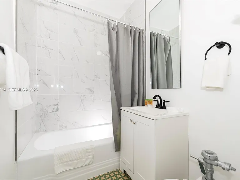 6760 Collins Ave #7 — Photo 2