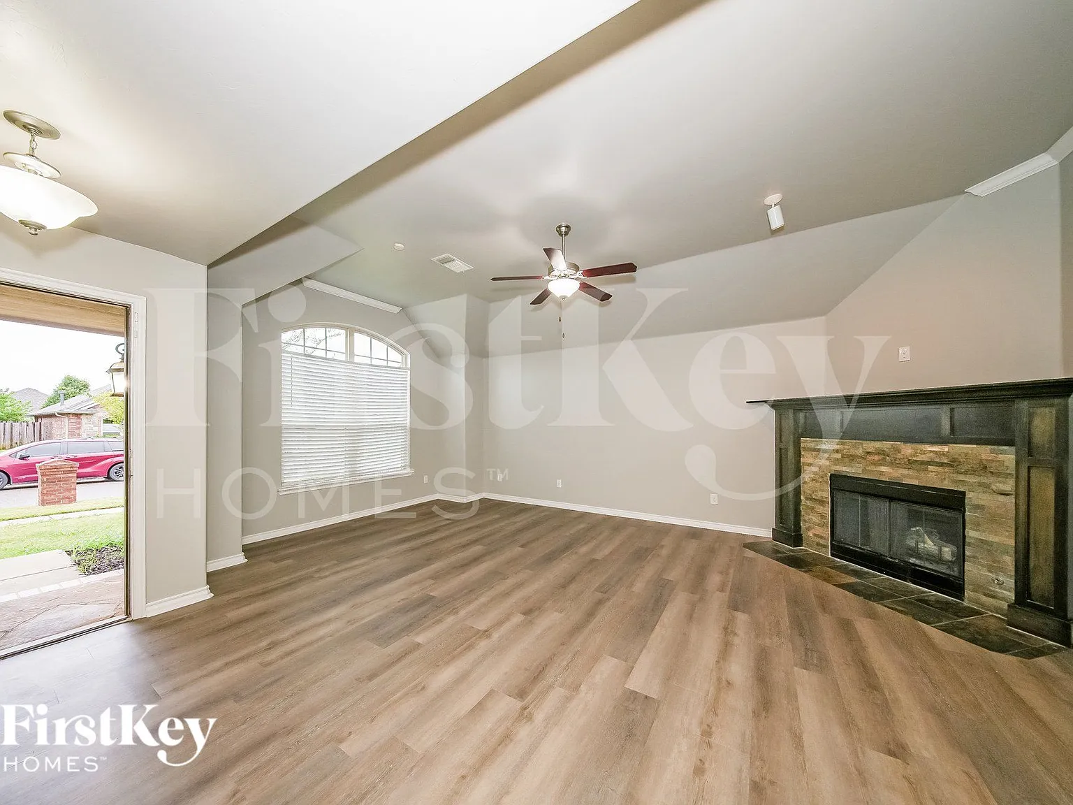 4 bed, 3.0 bath, 2440 sqft, $3,000 — Photo 2