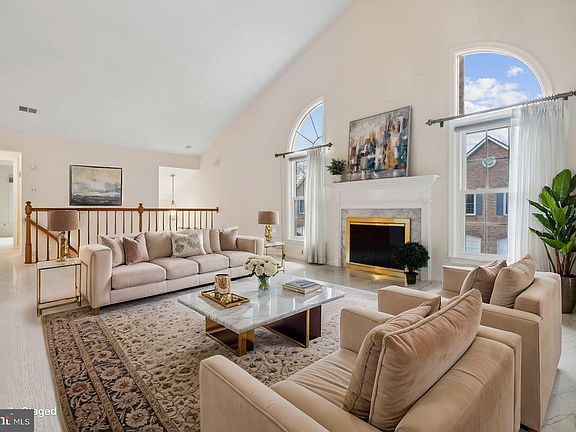 3rd image of 5709 Mayfair Manor Dr #88