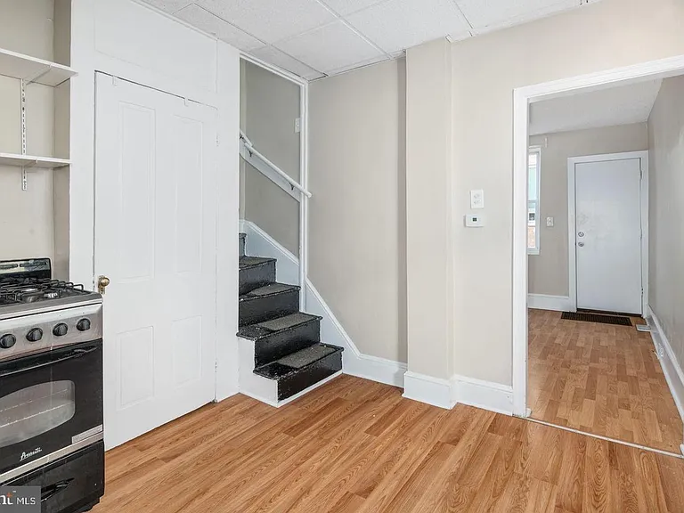 430 E Flora St — Photo 2
