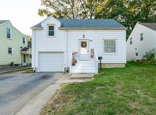 370 Estall Rd, Rochester, NY 14616