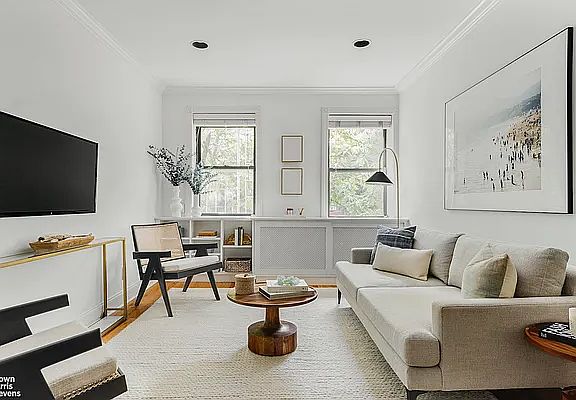 2nd image of 507 E 12th St APT 2A