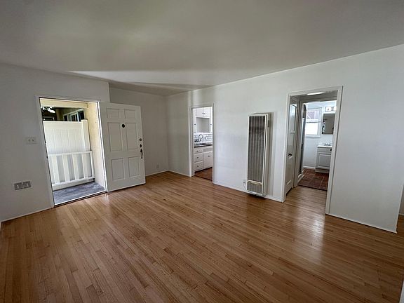 4th image of 938 11th St APT D