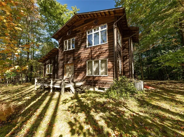 176 Centertown Rd, Grove City, PA 16127