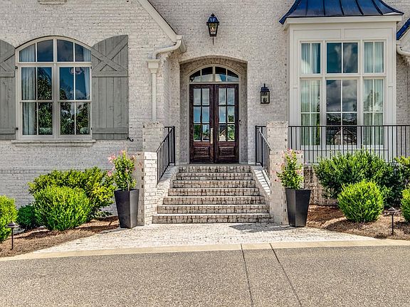 4th image of 919 Waterswood Dr