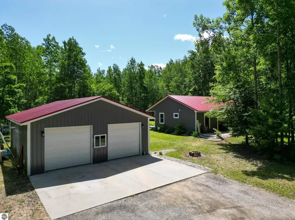 648 N Lewis Rd, Shepherd, MI 48883