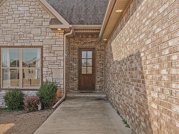 2nd image of 117 Samantha Dr