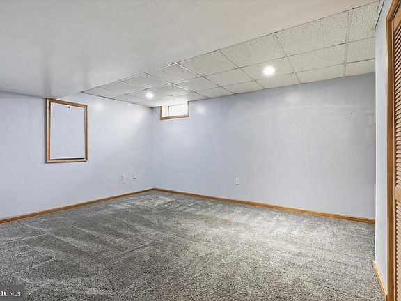 4th image of 110 Acorn Ln