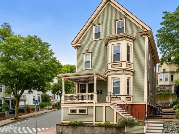 229 Summer St #1, Somerville, MA 02143