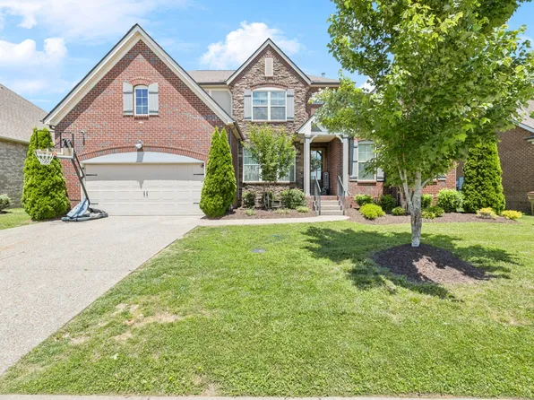 743 Burgess Dr, Goodlettsville, TN 37072