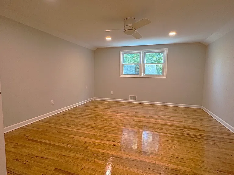 bedroom4