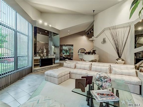 4th image of 18 Doral Dr