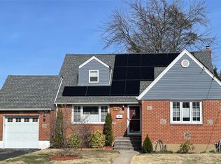 68 4th Ave, New Hyde Park, NY 11040