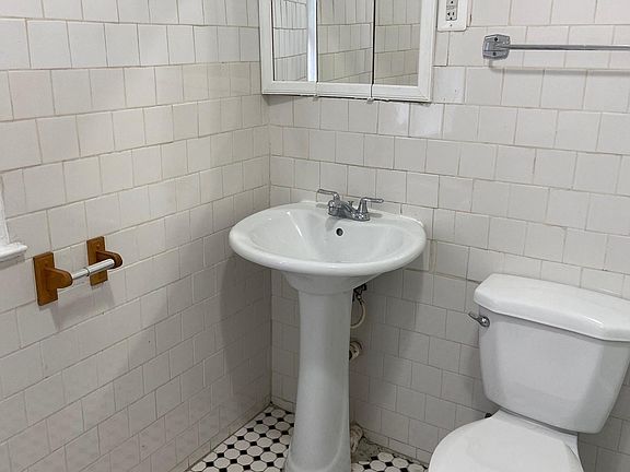 3rd image of 4533 S Michigan Ave Unit 3B