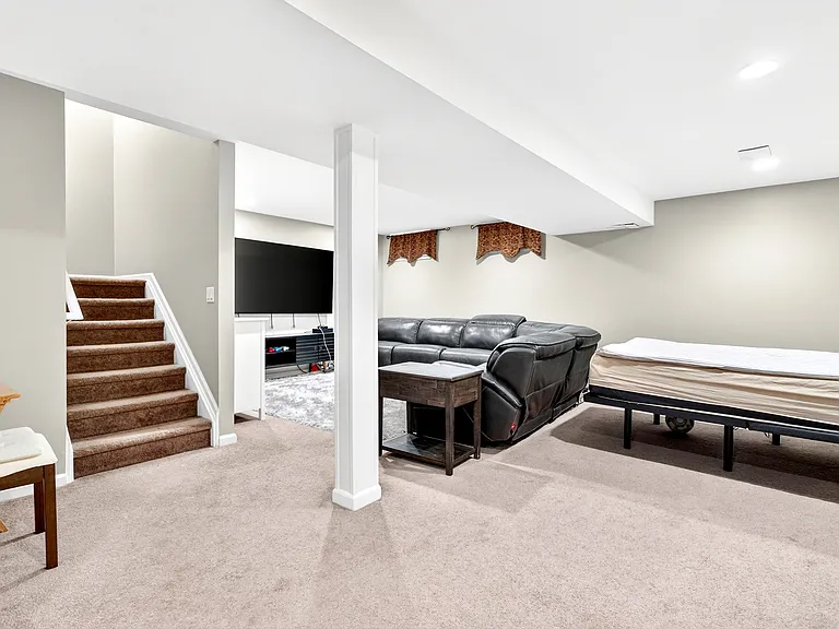 554 Adirondack Ct — Photo 25