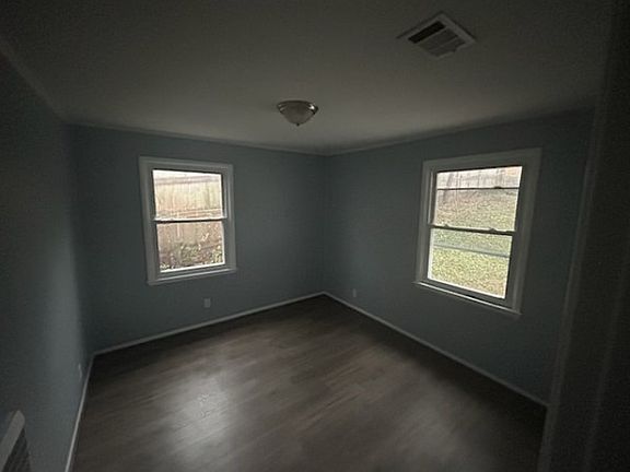 5th image of 930 Sharpe Ave