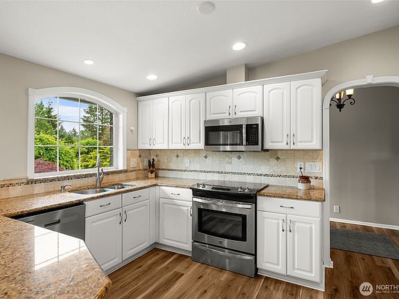5th image of 10 Jeffery Place