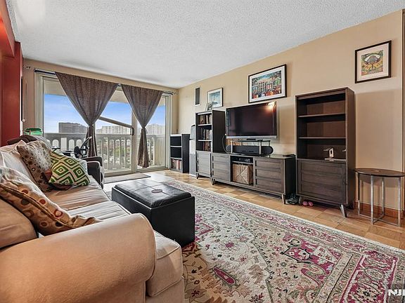 2nd image of 555 North Ave APT 8W