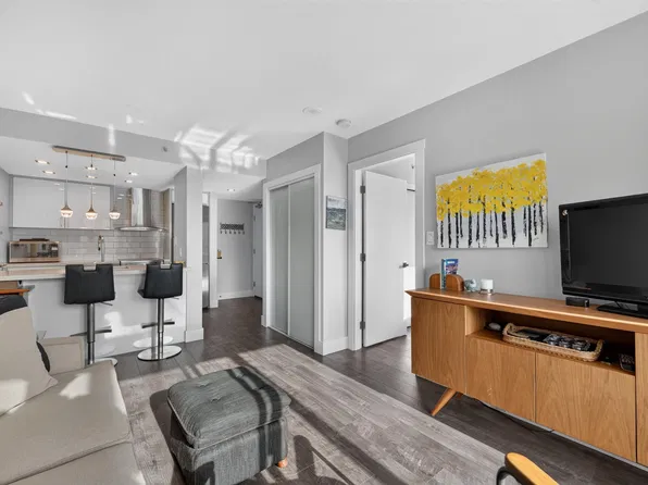 1188 Howe St #1106, Vancouver, BC V6Z 2S8