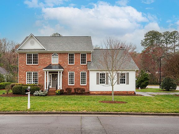 2nd image of 805 E Oak Dr