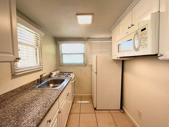 3rd image of 2600 N St APT 3