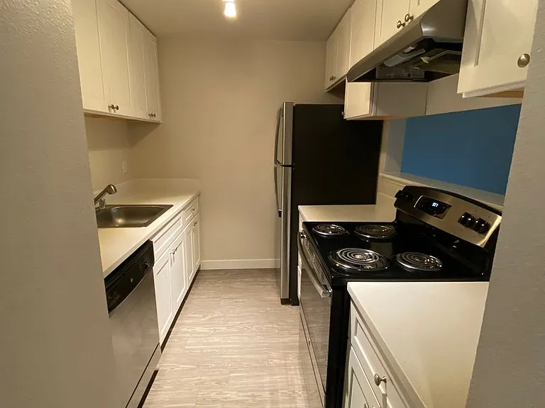 Bayview East Apartments — Photo 2