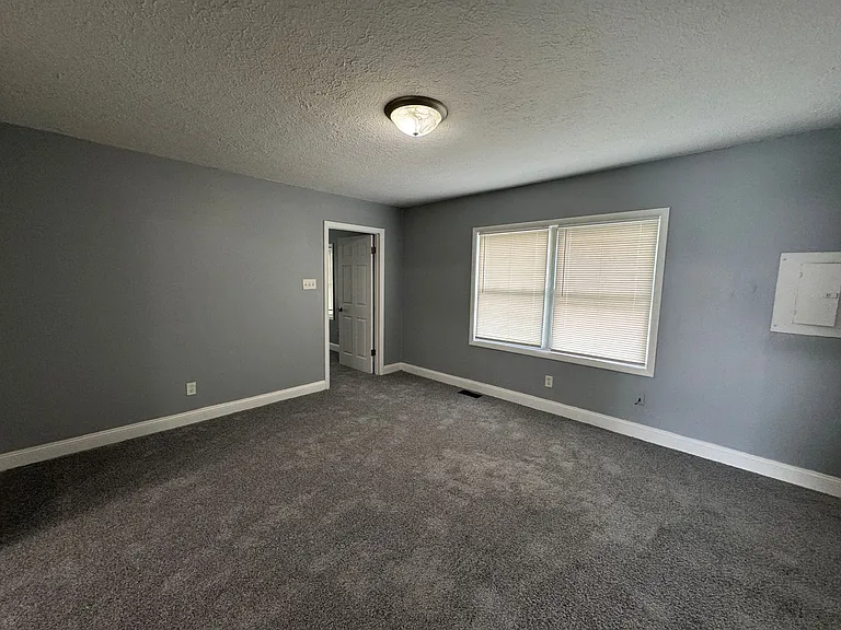 712 Melvenia St — Photo 9