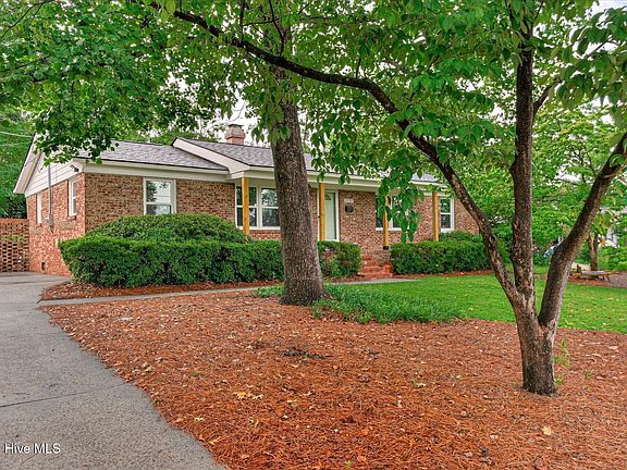 3rd image of 1131 Crestview Drive