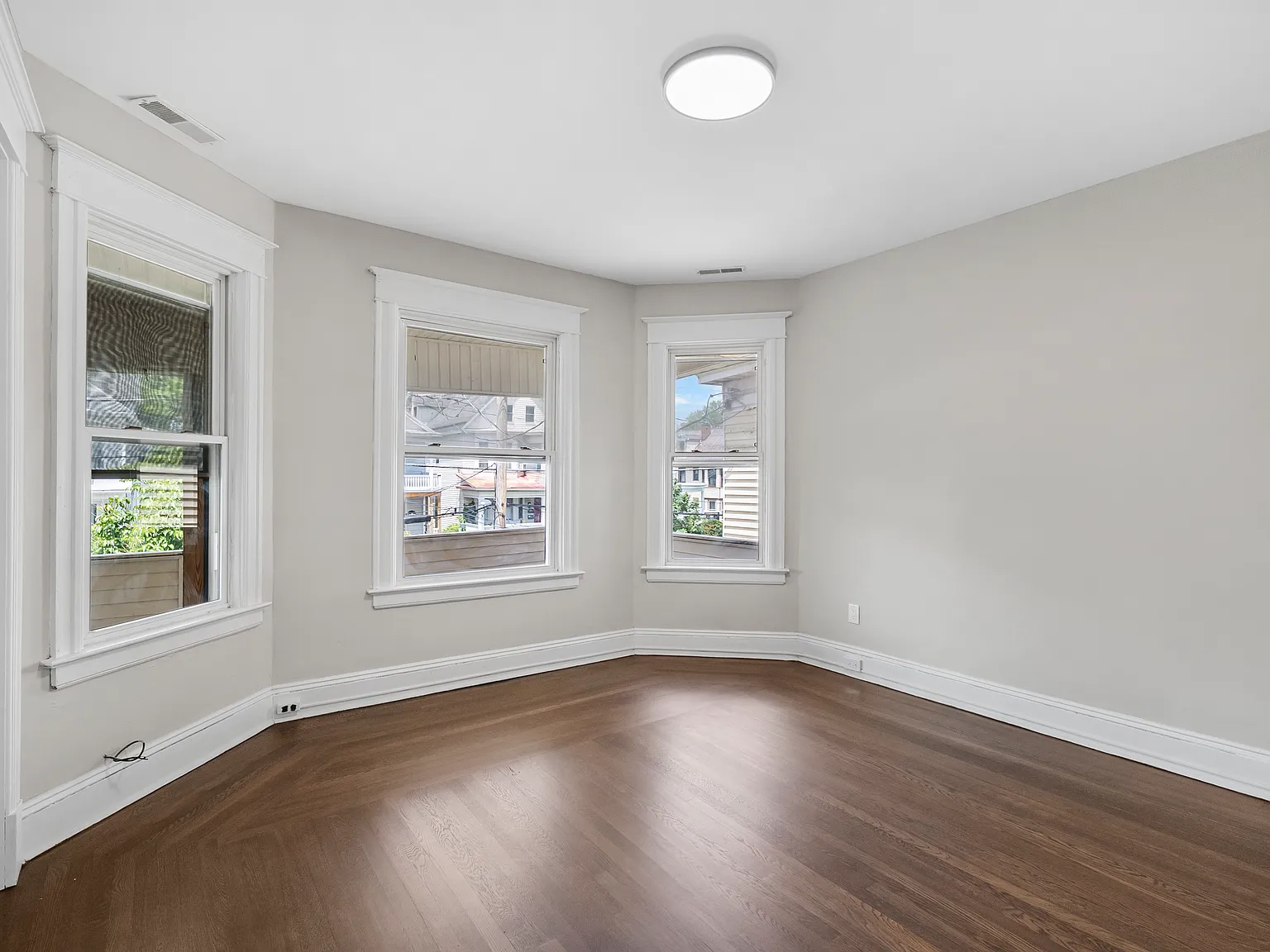 3 bed, 1244 sqft, $2,000 — Photo 4