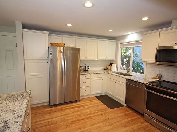 5th image of 1007 34th Street Ct NW
