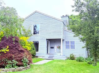 523 Hellwig Lane, West Islip, NY 11795