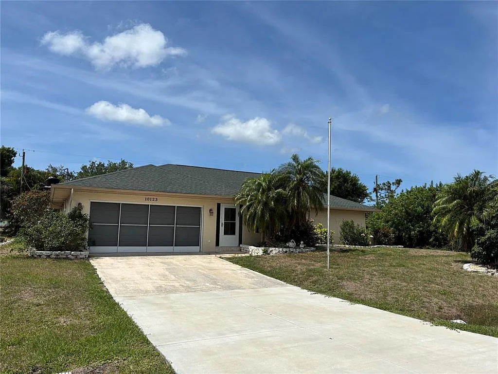 Building Photo - 10123 Bay Ave
